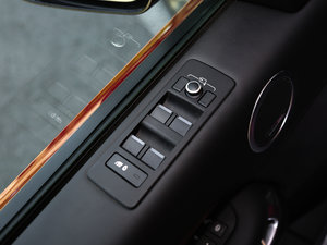 2017款3.0 V6 首发限量版 主驾车窗控制区	