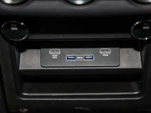 2017款3.0 V6 首发限量版 空间座椅