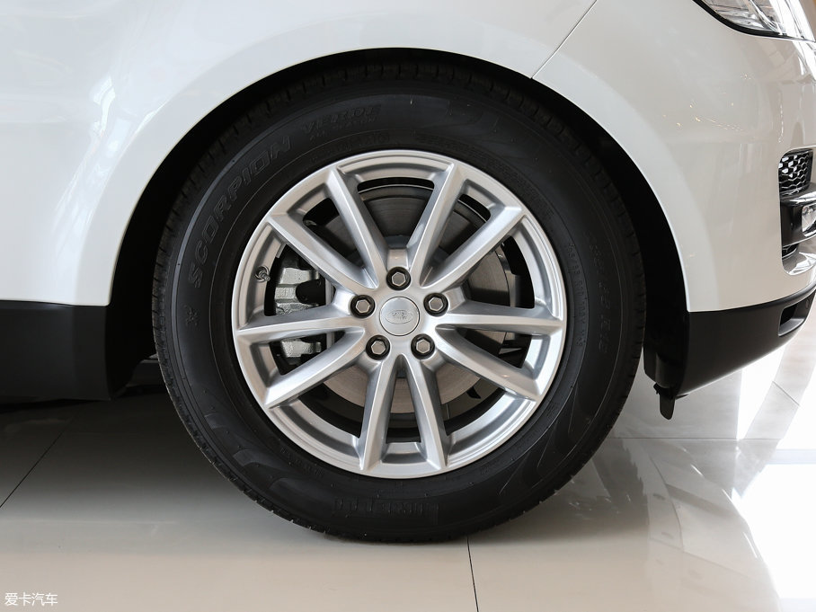 2017\ 3.0 V6 SC SE