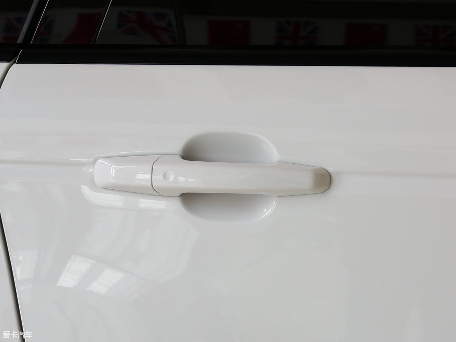 2017\ 3.0 V6 SC SE