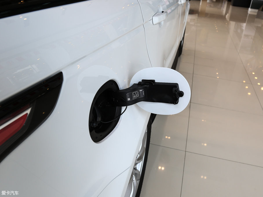 2017\ 3.0 V6 SC SE