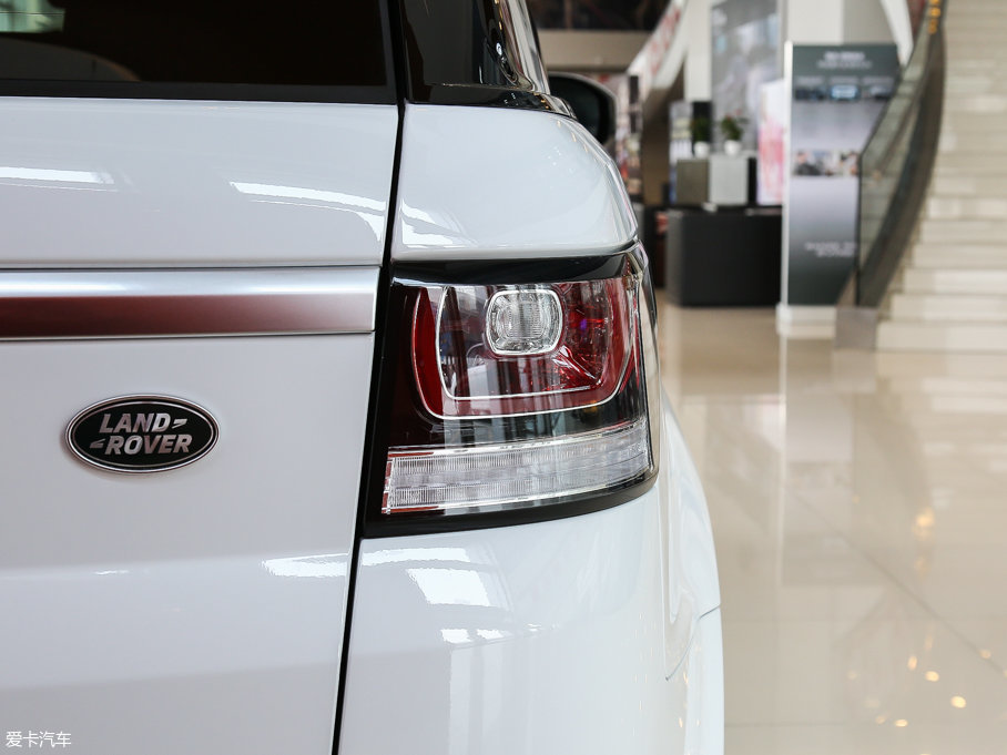 2017\ 3.0 V6 SC SE