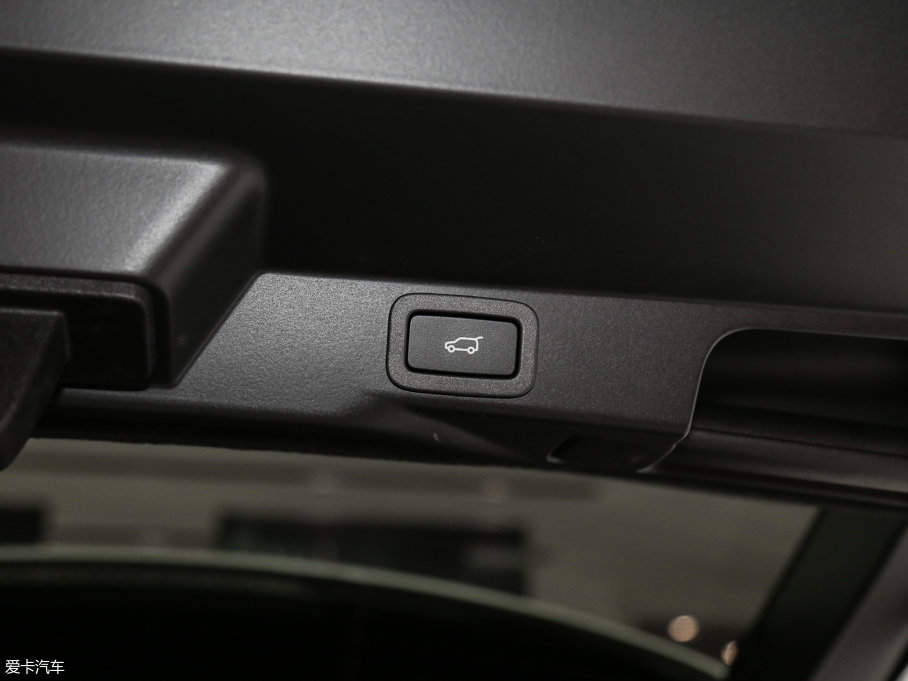 2017\ 3.0 V6 SC SE