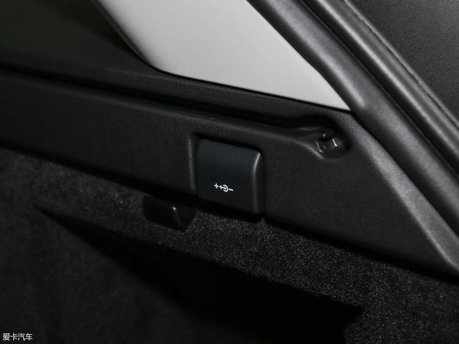 2017\ 3.0 V6 SC SE