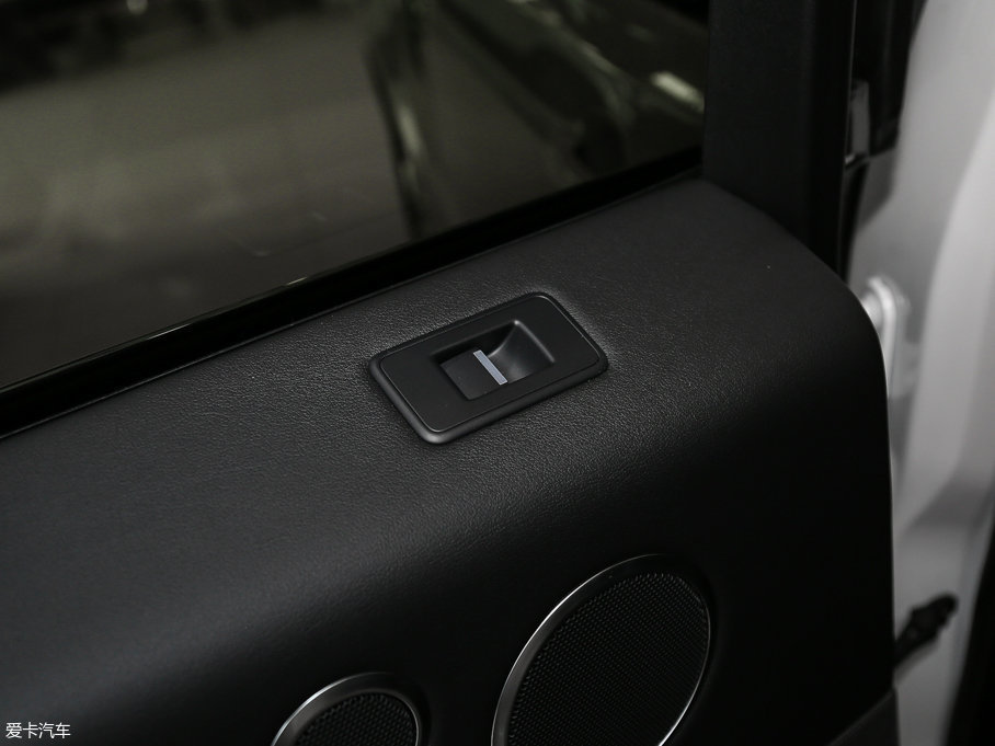 2017\ 3.0 V6 SC SE