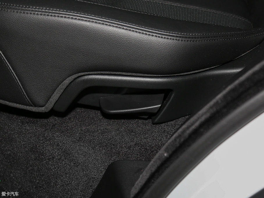 2017\ 3.0 V6 SC SE