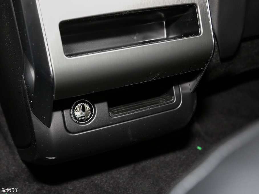 2017\ 3.0 V6 SC SE