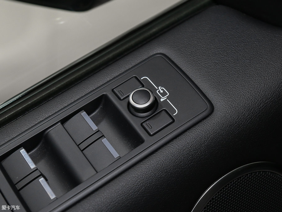 2017\ 3.0 V6 SC SE