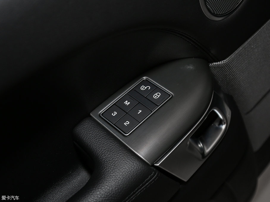 2017\ 3.0 V6 SC SE