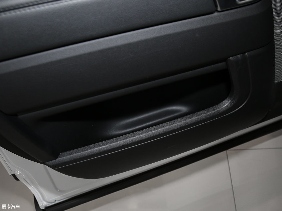 2017\ 3.0 V6 SC SE