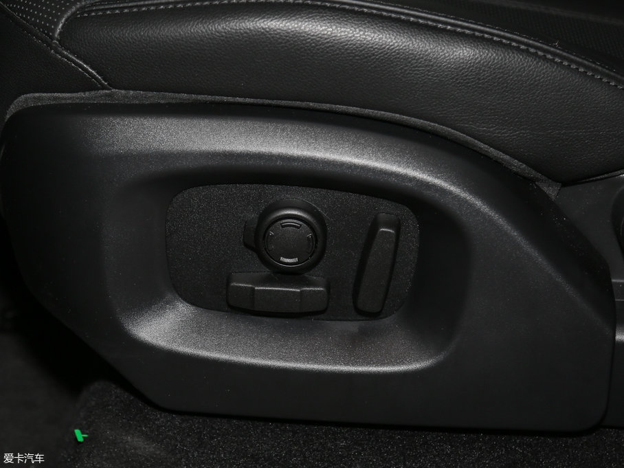 2017\ 3.0 V6 SC SE