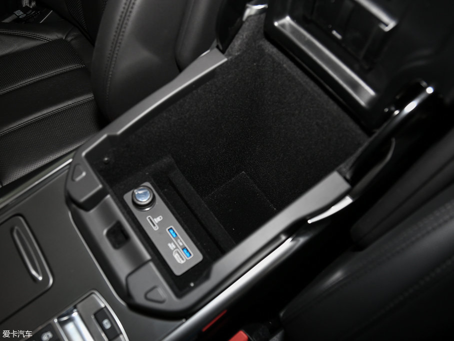 2017\ 3.0 V6 SC SE