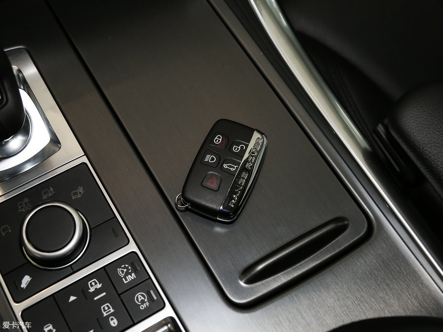 2017\ 3.0 V6 SC SE