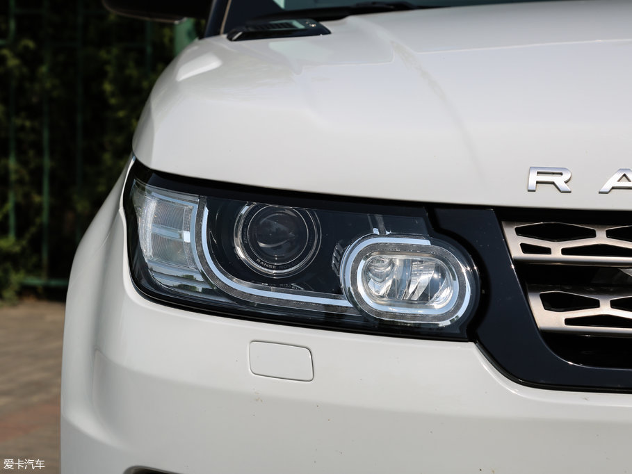 2017\ 3.0 V6 SC SE