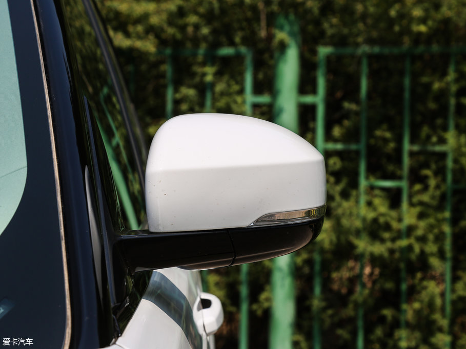 2017\ 3.0 V6 SC SE