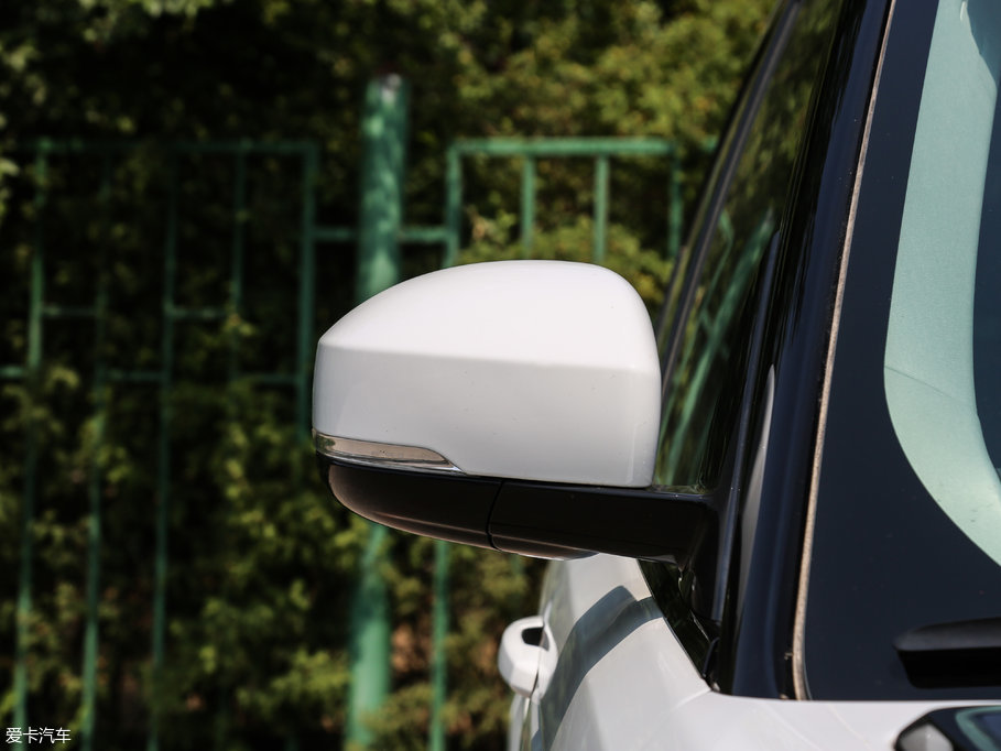 2017\ 3.0 V6 SC SE