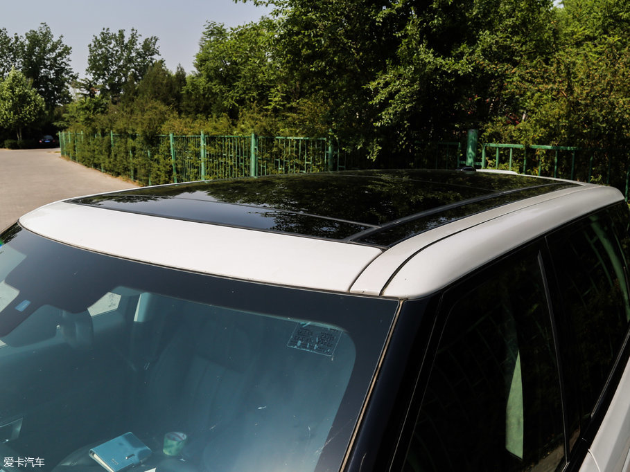 2017\ 3.0 V6 SC SE