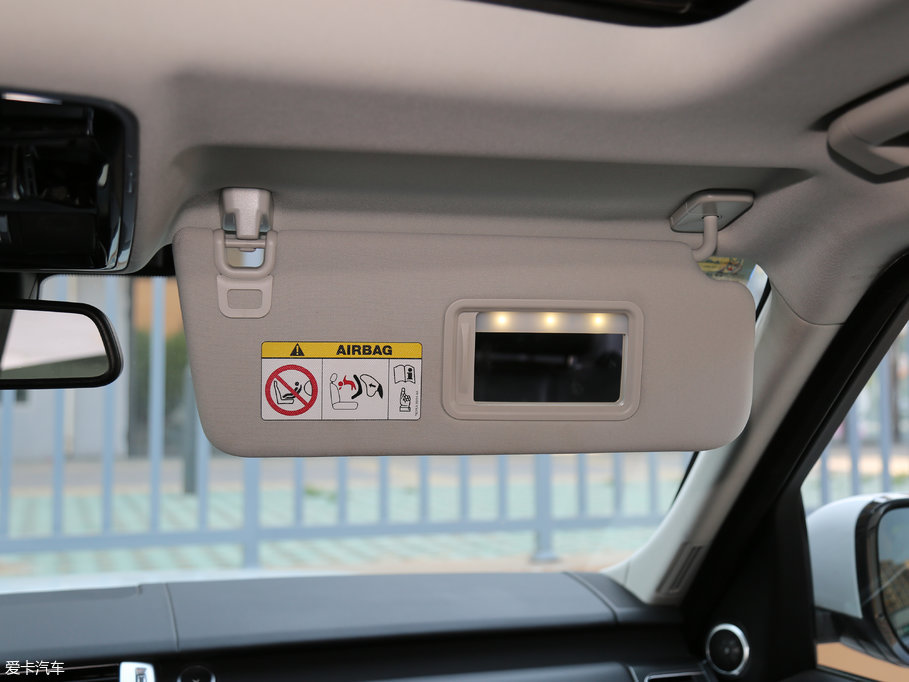 2017\ 3.0 V6 SC SE