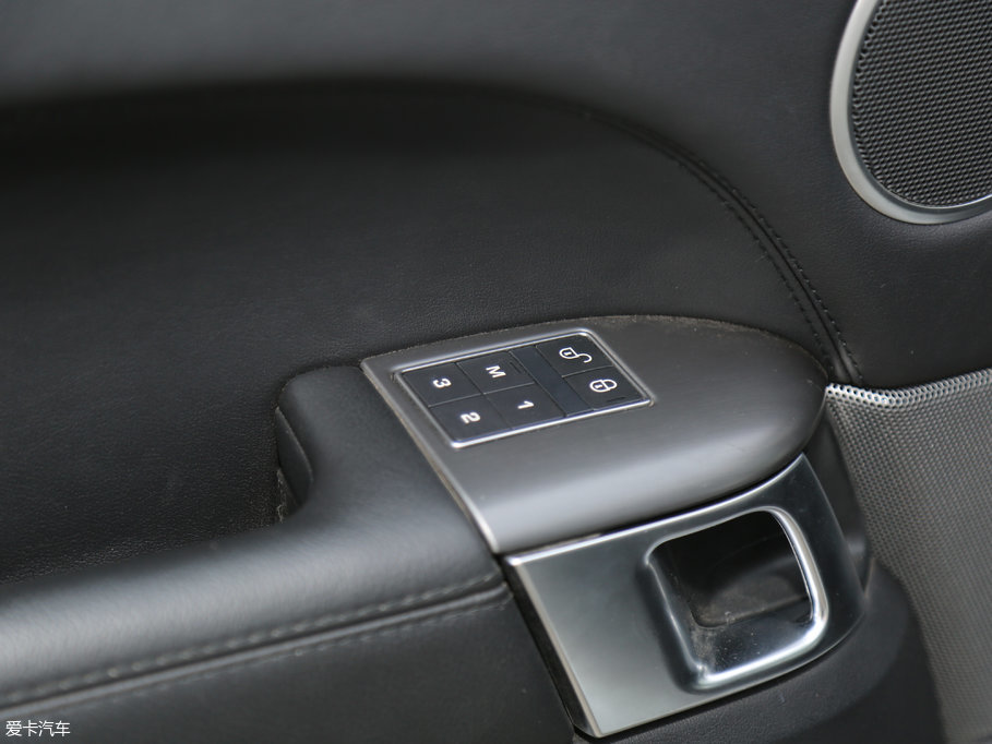 2017\ 3.0 V6 SC SE