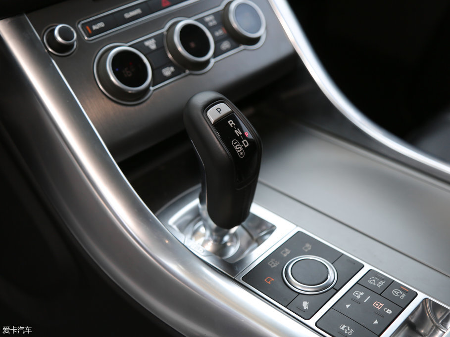 2017\ 3.0 V6 SC SE