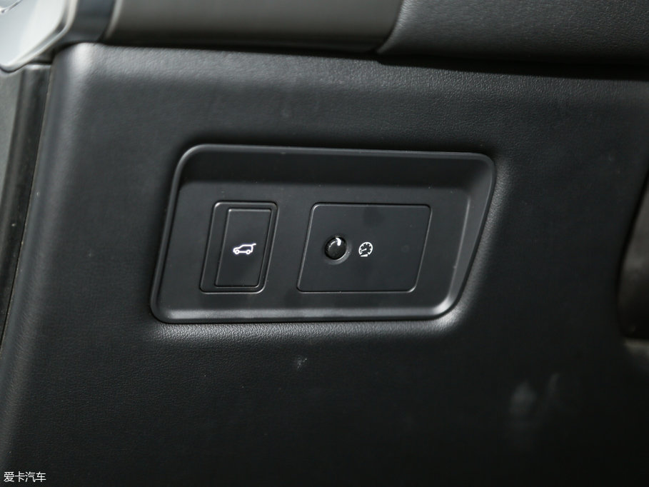 2017\ 3.0 V6 SC SE