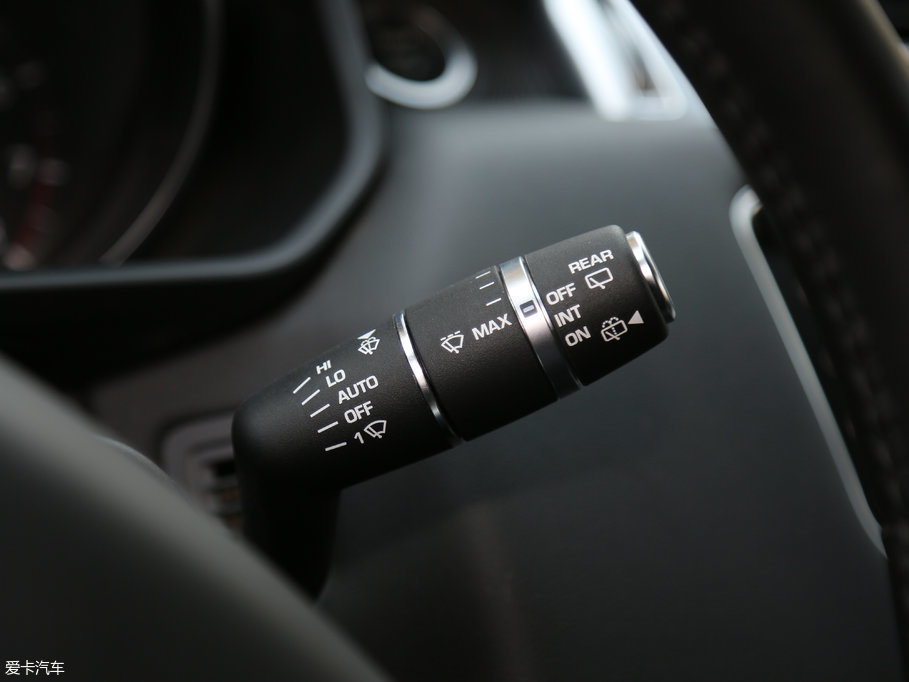 2017\ 3.0 V6 SC SE