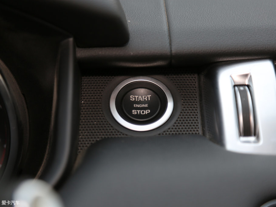 2017\ 3.0 V6 SC SE