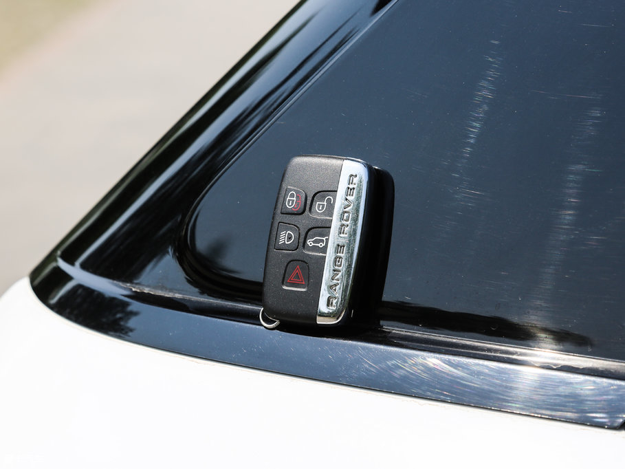 2017\ 3.0 V6 SC SE