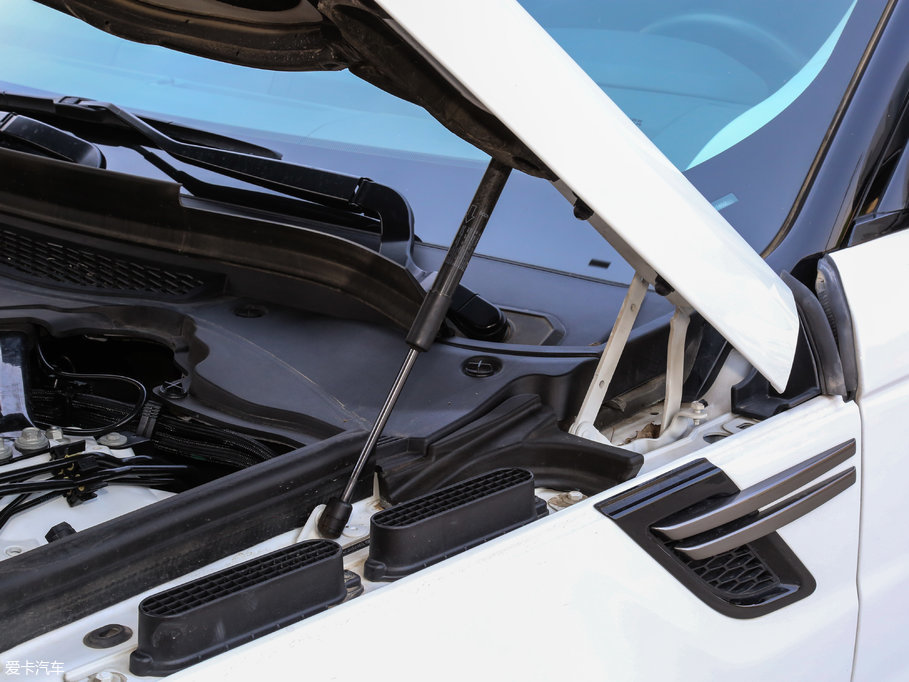 2017\ 3.0 V6 SC SE