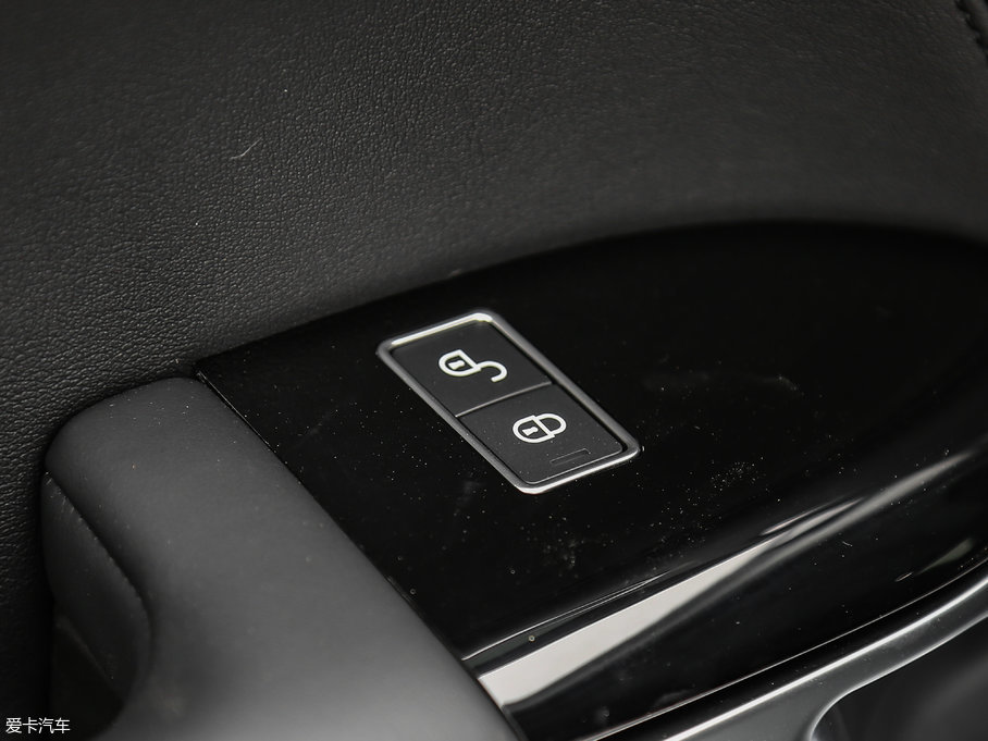 2017\(yn) 3.0 V6 SC HSE