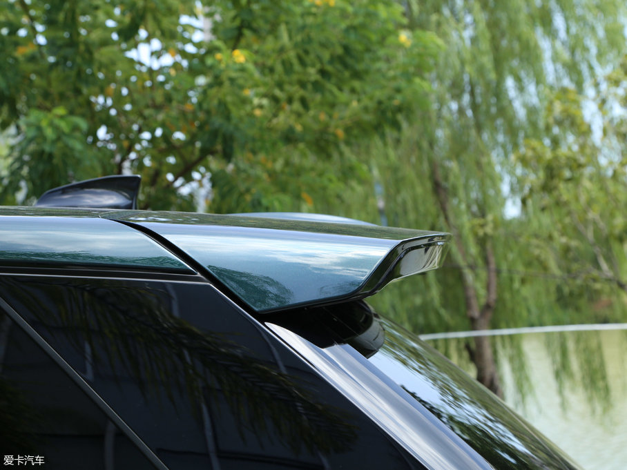 2017\ 3.0 V6 SC SE