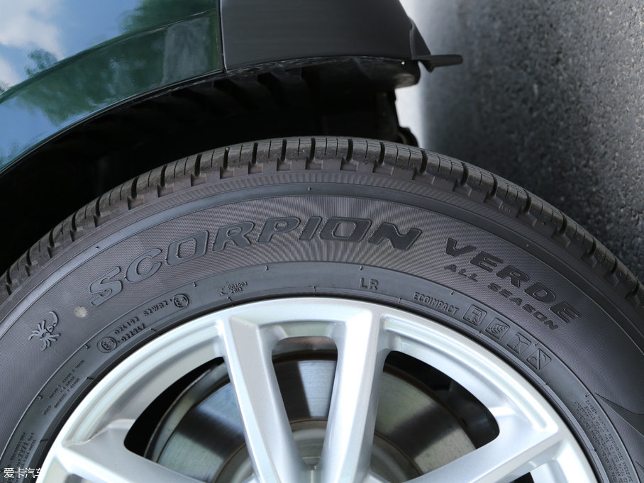 2017\ 3.0 V6 SC SE