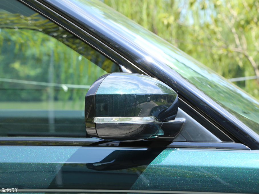 2017\ 3.0 V6 SC SE