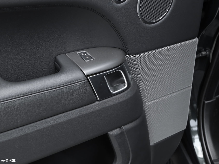 2017\ 3.0 V6 SC SE