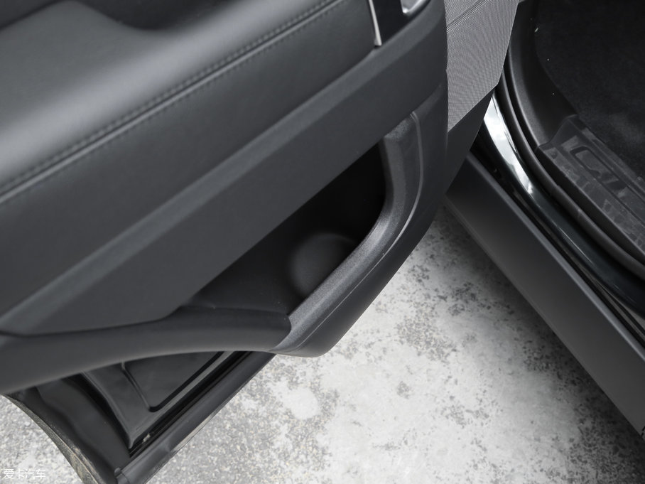 2017\ 3.0 V6 SC SE