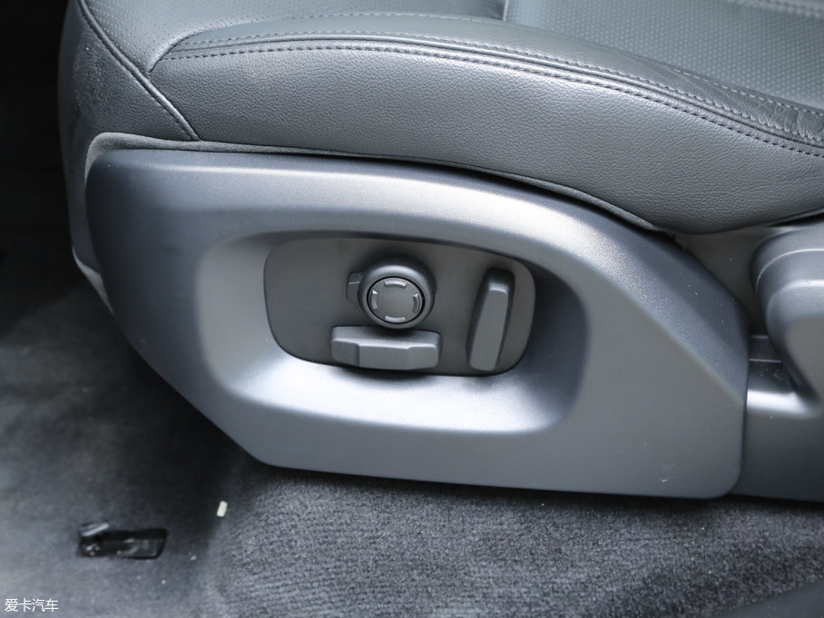 2017\ 3.0 V6 SC SE