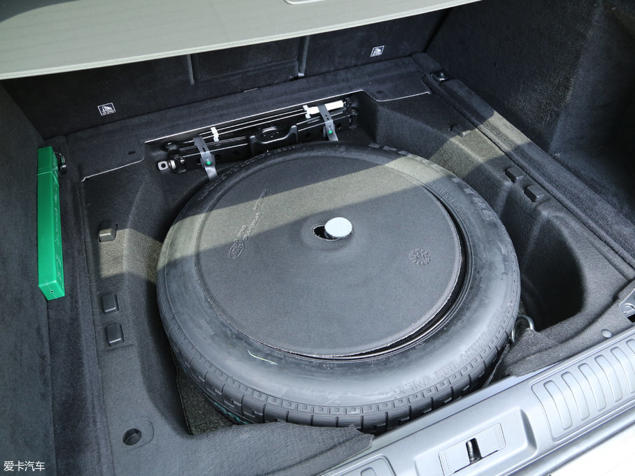 2017\ 3.0 V6 SC SE