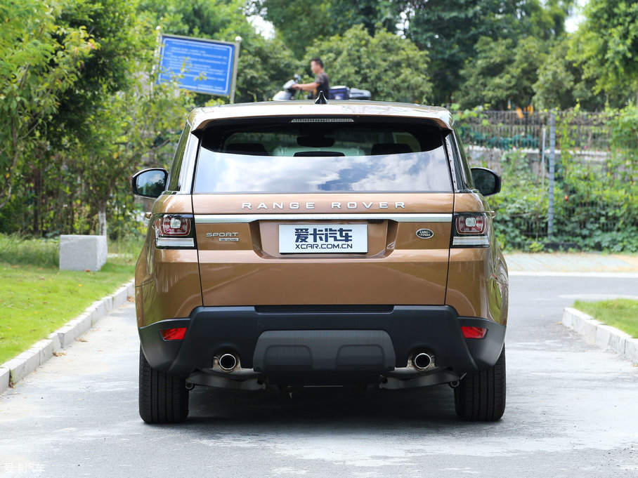 2017\ 3.0 V6 SC SE