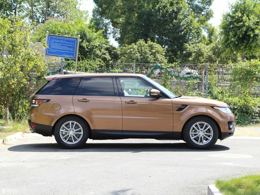 2017\ 3.0 V6 SC SE