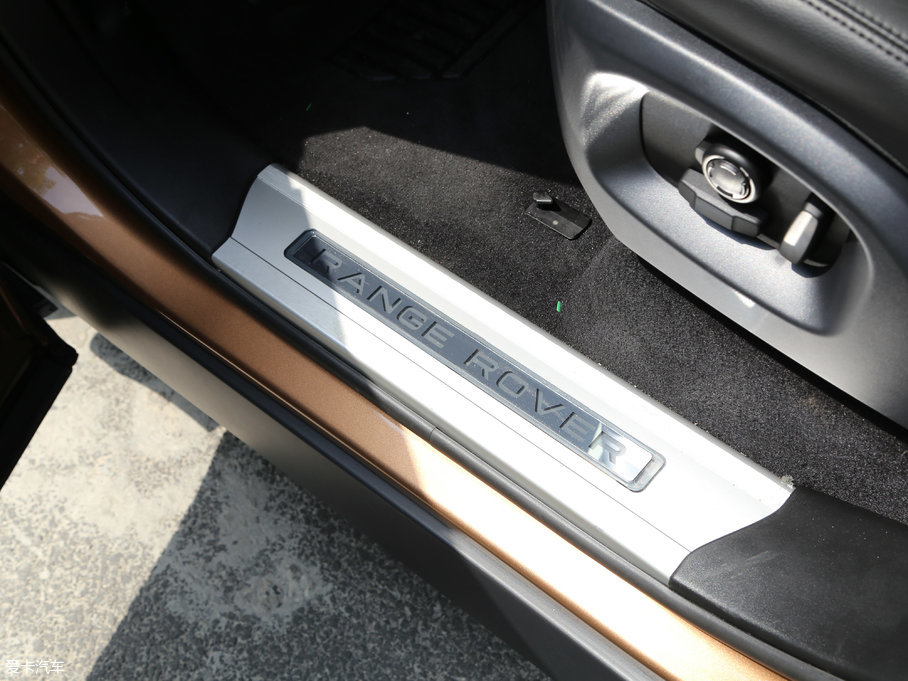 2017\ 3.0 V6 SC SE