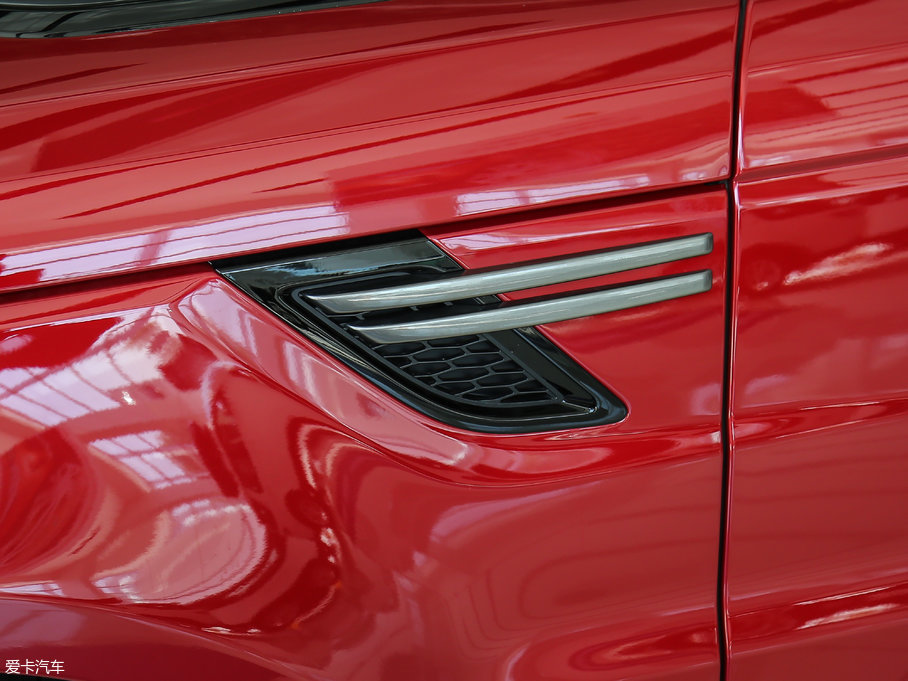 2017\ 3.0 V6 SC SE