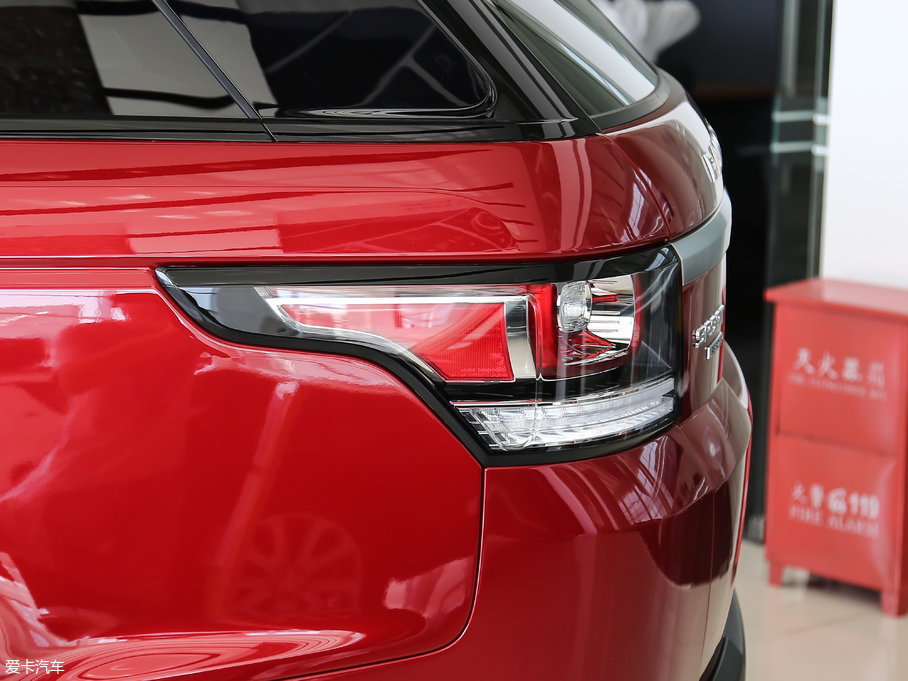 2017\ 3.0 V6 SC SE