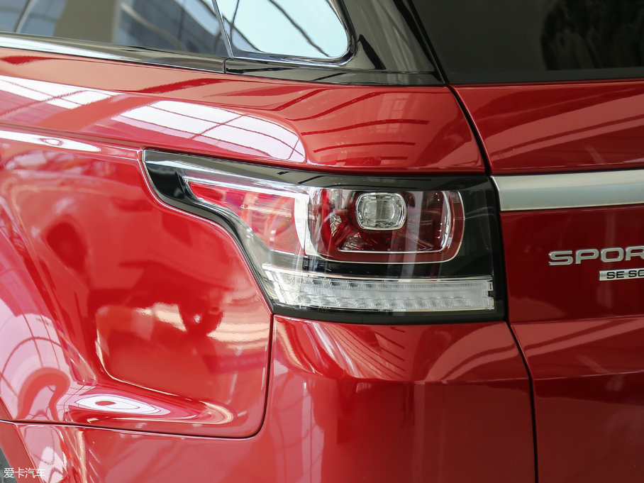 2017\ 3.0 V6 SC SE