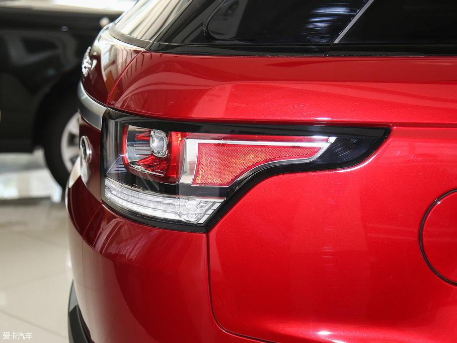 2017\ 3.0 V6 SC SE