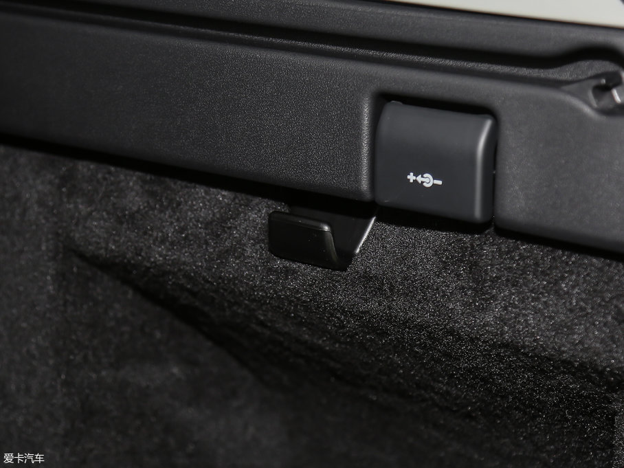 2017\(yn)(dng) 3.0 V6 SC SE