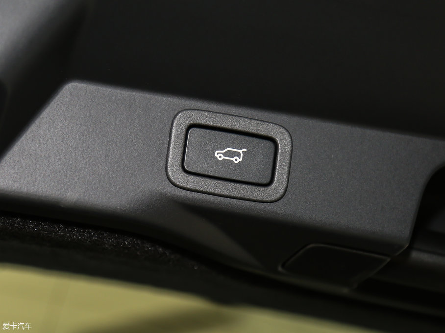 2017\ 3.0 V6 SC SE