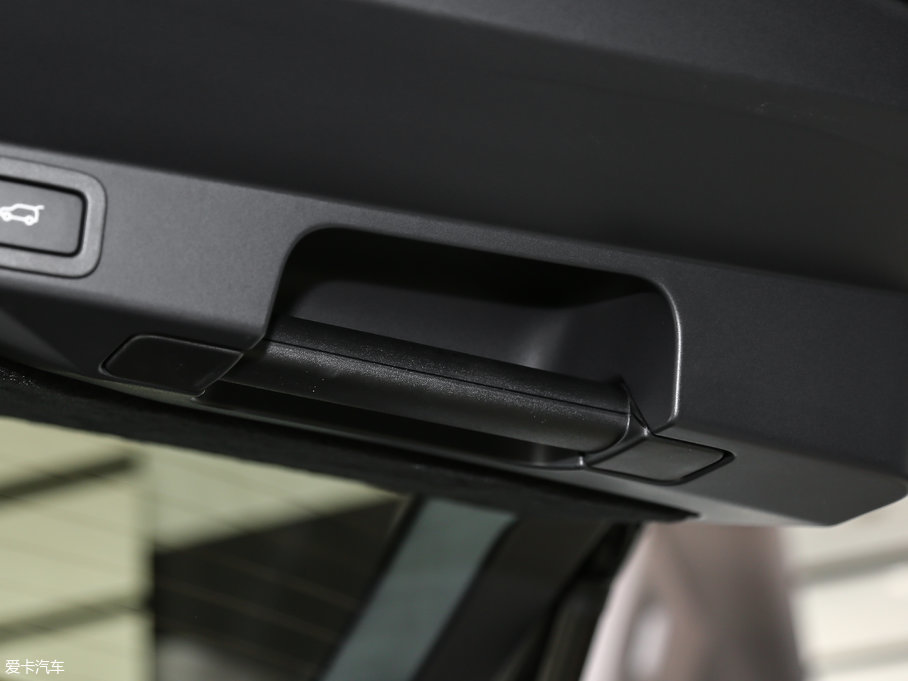 2017\ 3.0 V6 SC SE