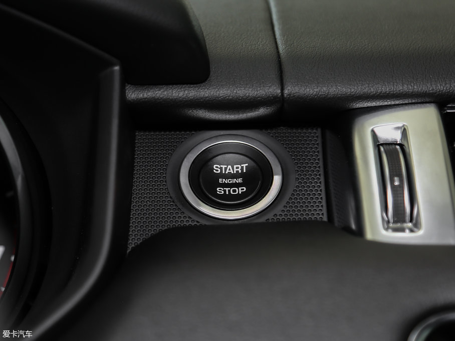 2017\ 3.0 V6 SC SE