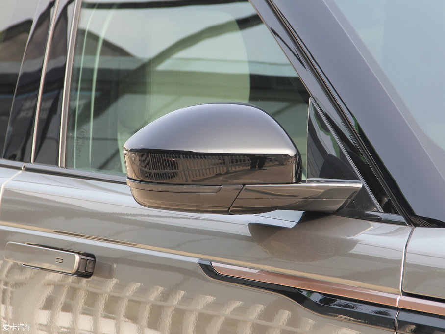 2017} P380 SE R-DYNAMIC