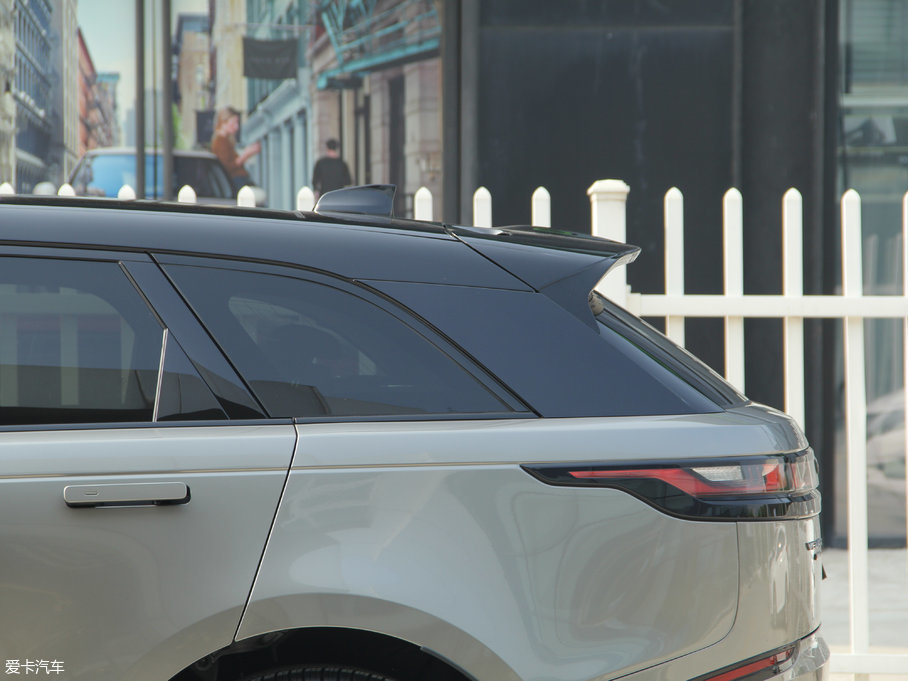 2017} P380 SE R-DYNAMIC